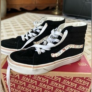 Girls Vans sz 2.5 Black and White High-Top Sneakers